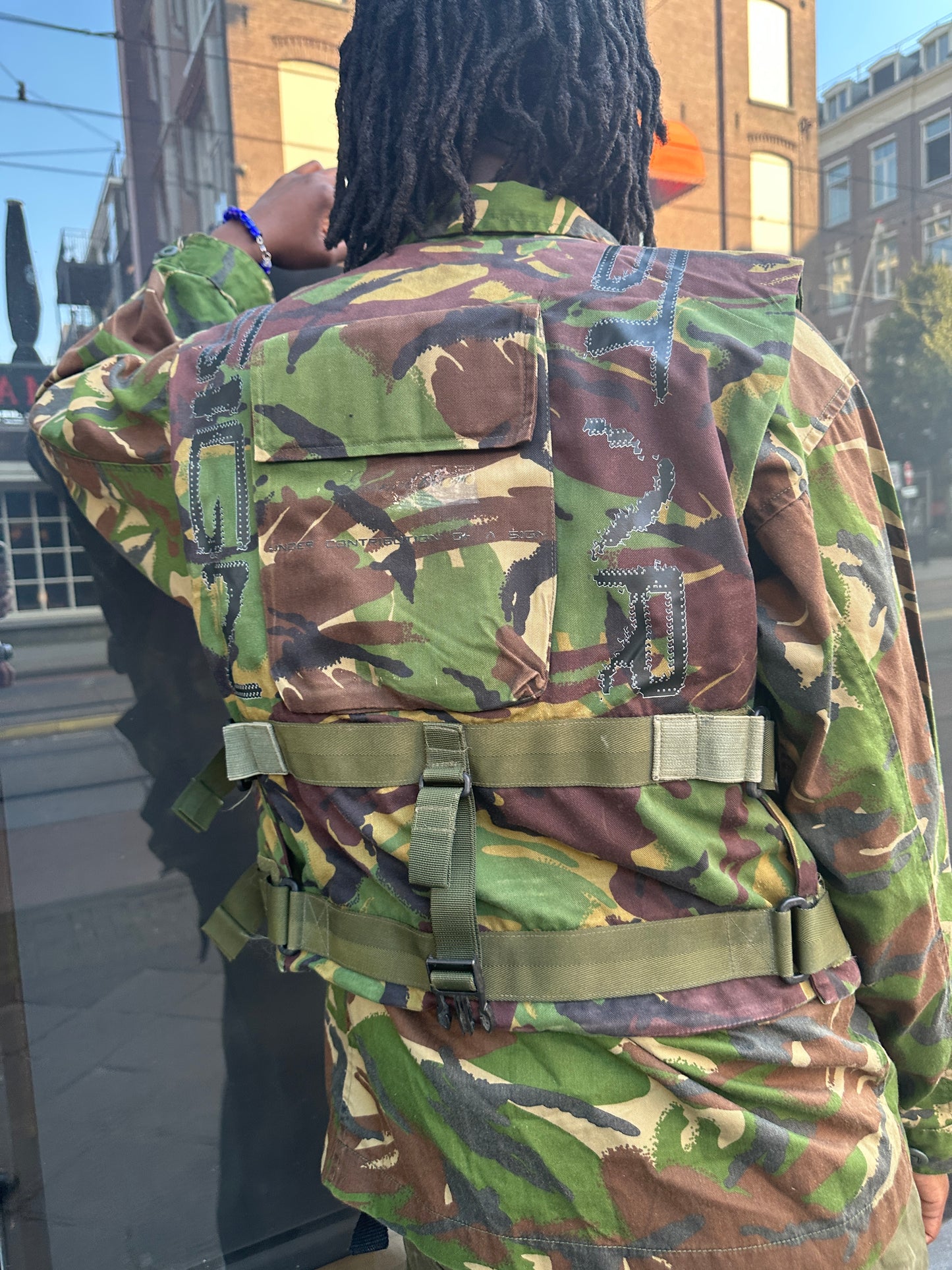 CAMO JACKETSLEEVED TOP