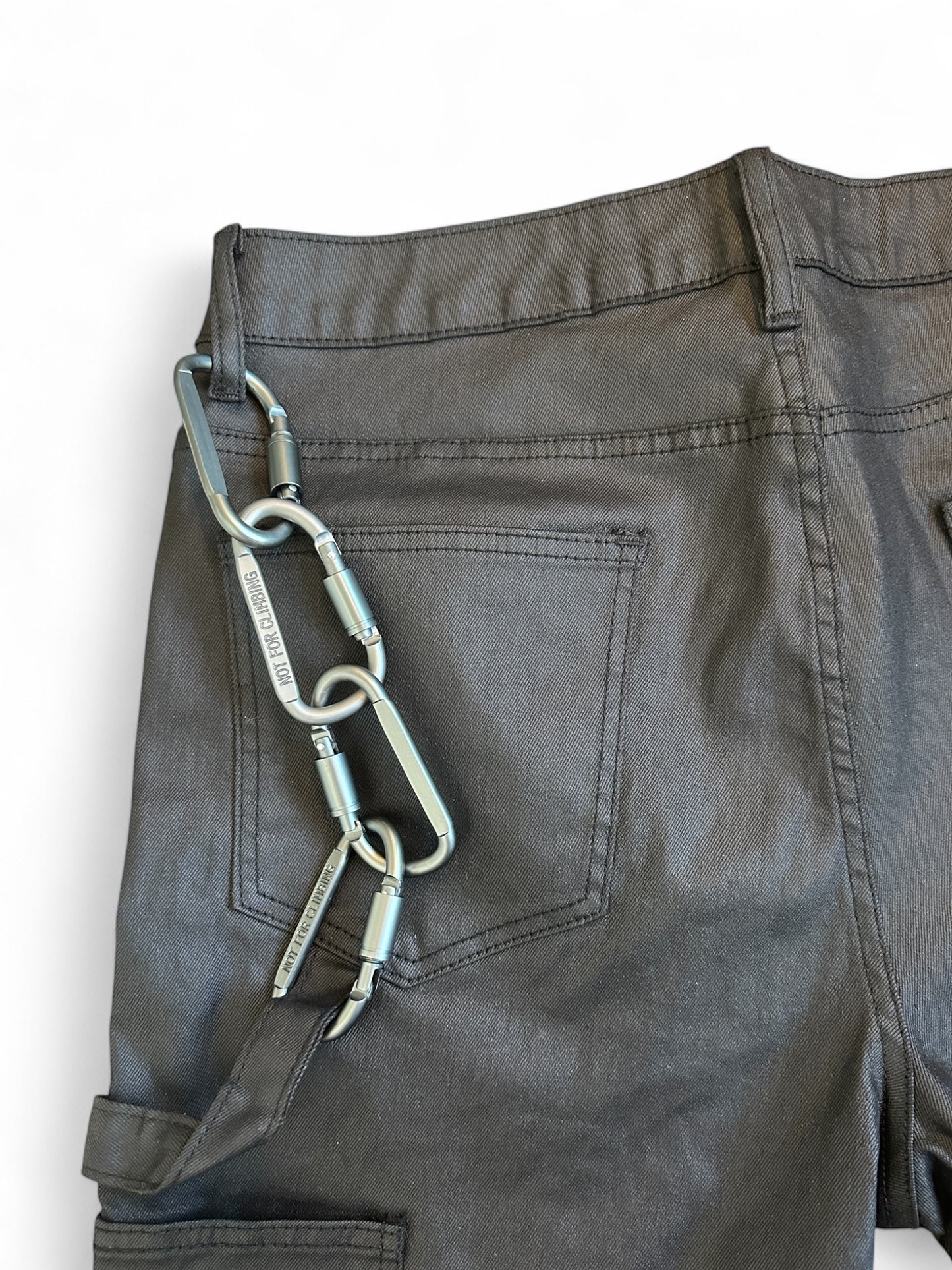 WAX COATED CARABINER FLARED JEANS